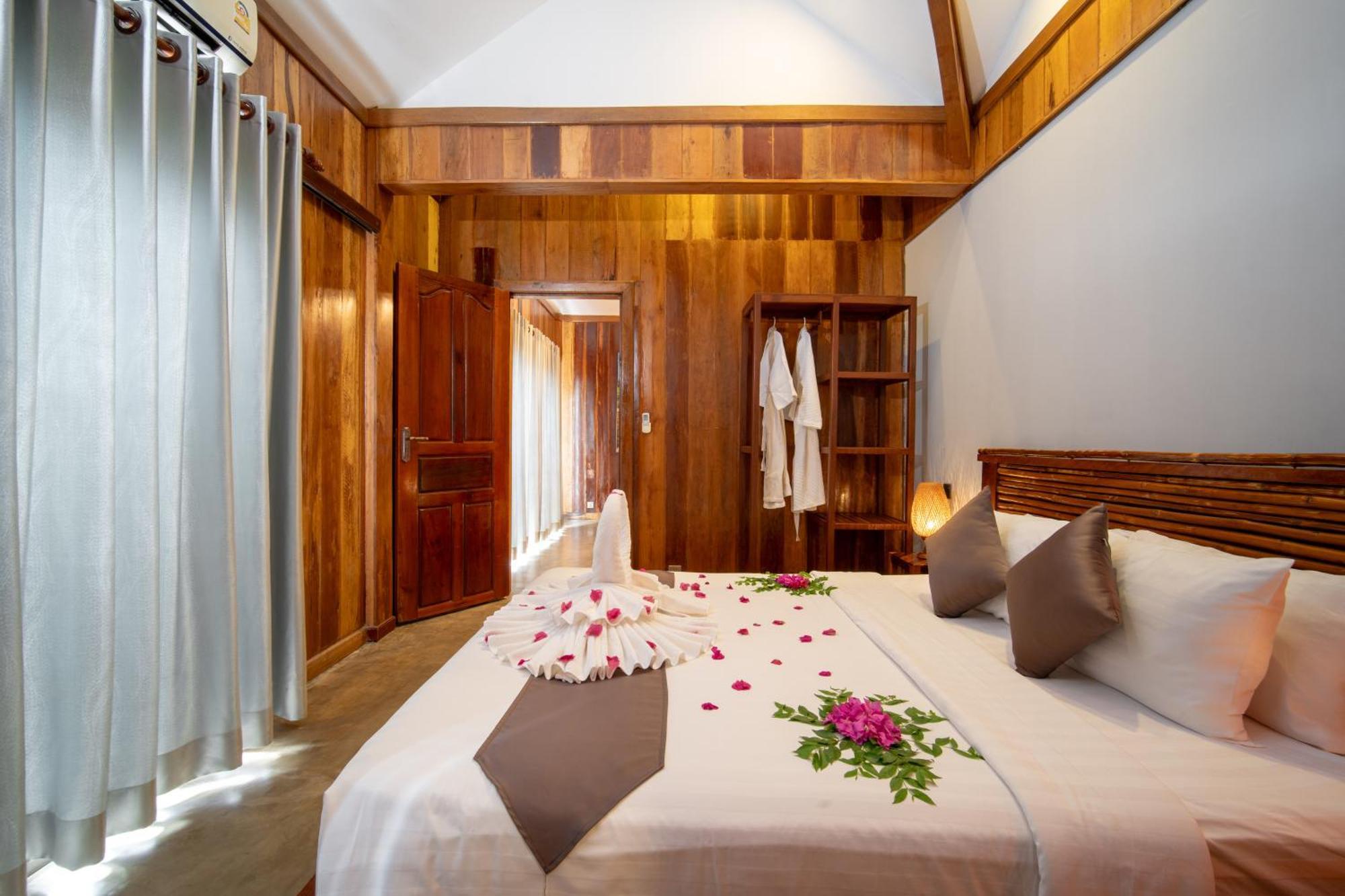 Authentic Khmer Village Resort Сиемрип Экстерьер фото